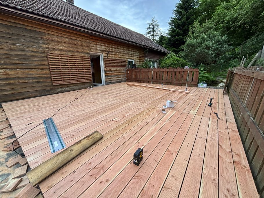 Terrassenbau und weiter Holzarbeiten